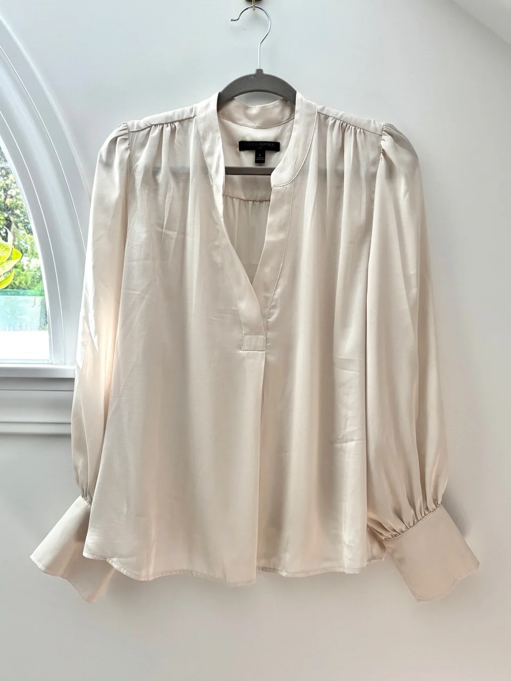 Banana Republic Ivory Silk Feel Popover Blouse Poet Sleeve Large L Boho Romantic